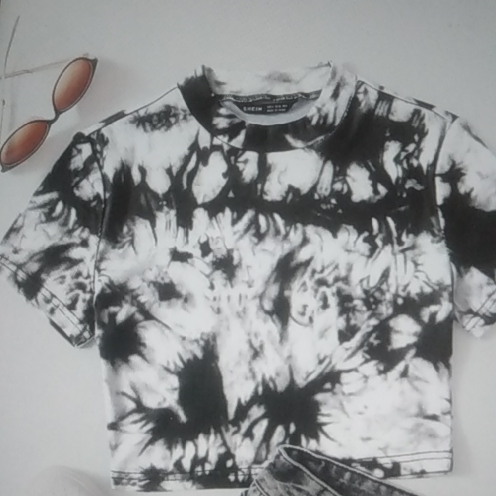 Woman's tie dye top